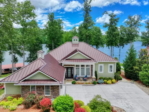 429 Hiawassee View Dr, Jacksboro, TN 37757