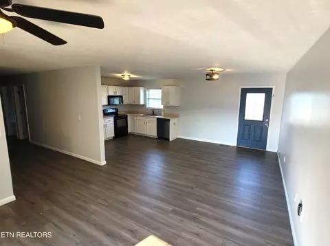Living - 4121 Briggs Loop, Kodak, TN 37764 photo 2 of 4