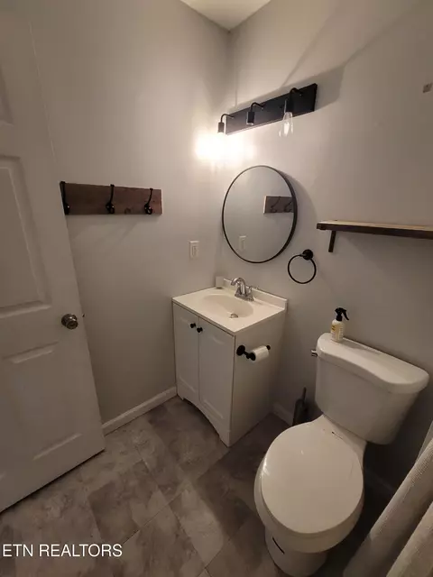 Bath - 4121 Briggs Loop, Kodak, TN 37764 photo 3 of 5