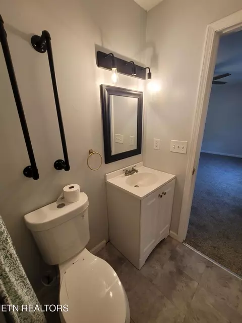 Bath - 4121 Briggs Loop, Kodak, TN 37764 photo 5 of 5