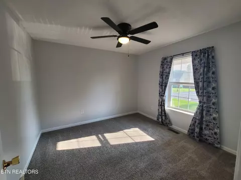 Bedroom - 4121 Briggs Loop, Kodak, TN 37764 photo 6 of 7