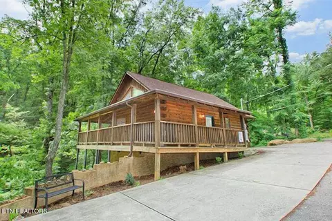3355 Priscilla Heights Ln, Sevierville, TN 37862