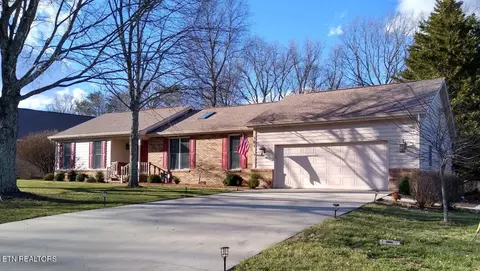 111 Lynhurst Dr, Crossville, TN 38558