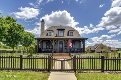 110 E Highlands Cir, Lenoir City, TN 37772