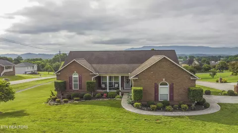 740 Deep Woods Ln, Seymour, TN 37865