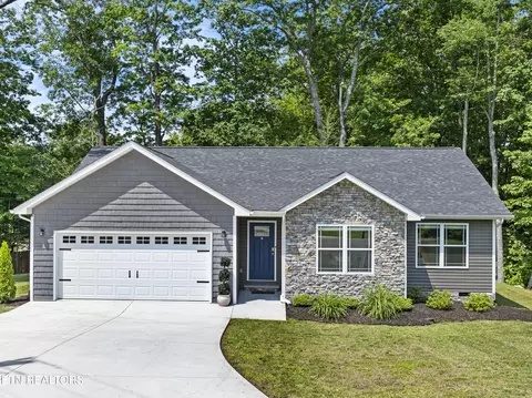 234 Storm Ln, Jacksboro, TN 37757