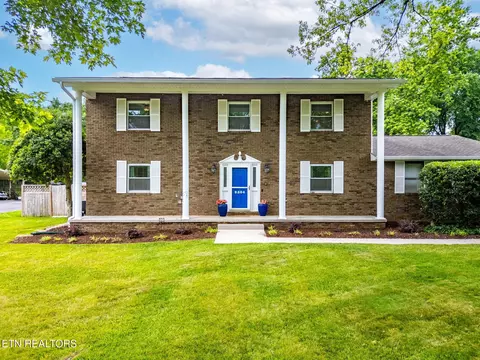 9504 E Laurens Ln, Knoxville, TN 37922