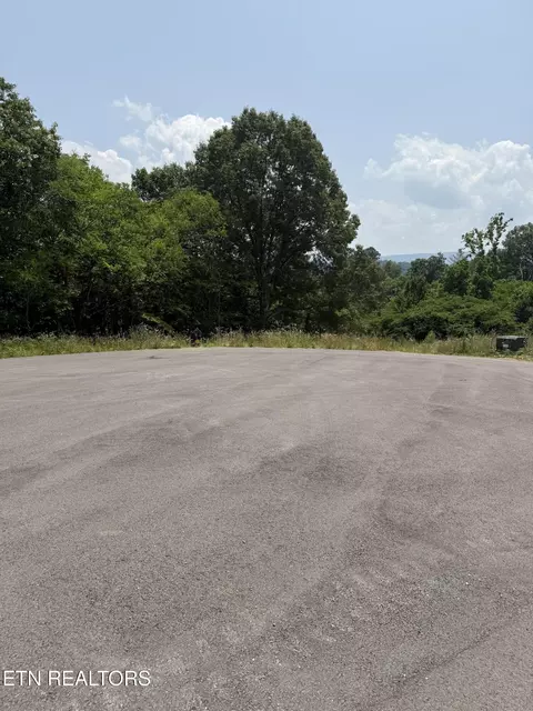2897 Norcross Rd, Maryville, TN 37803