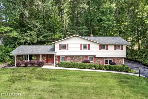 106 Mohawk Rd, Oak Ridge, TN 37830