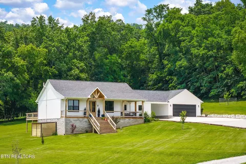 17124 Old Kentucky Rd, Walling, TN 38587
