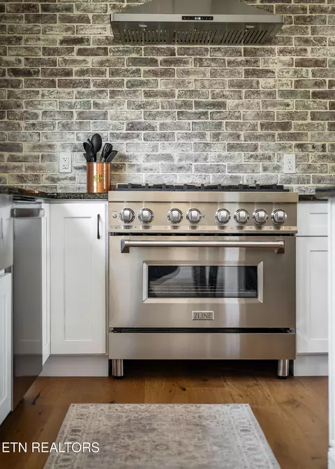 Kitchen - 17124 Old Kentucky Rd, Walling, TN 38587 photo 7 of 8