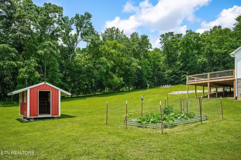 Exterior - 17124 Old Kentucky Rd, Walling, TN 38587 photo 7 of 17