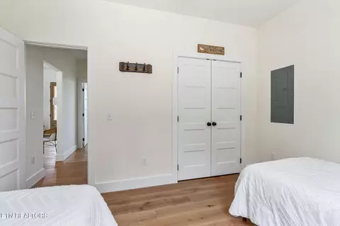 Bedroom - 17124 Old Kentucky Rd, Walling, TN 38587 photo 4 of 6