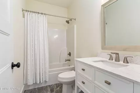 Bath - 17124 Old Kentucky Rd, Walling, TN 38587 photo 2 of 4