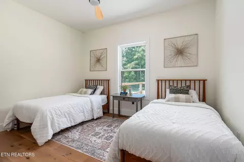 Bedroom - 17124 Old Kentucky Rd, Walling, TN 38587 photo 3 of 6