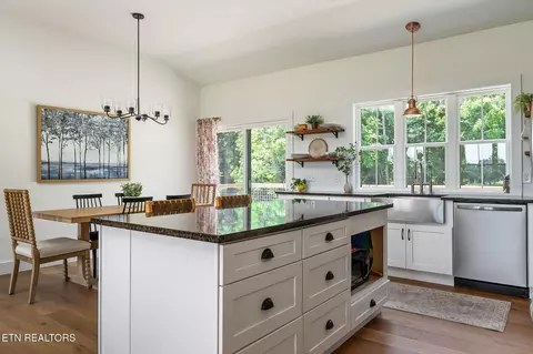 Kitchen - 17124 Old Kentucky Rd, Walling, TN 38587 photo 5 of 8