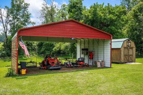 Exterior - 17124 Old Kentucky Rd, Walling, TN 38587 photo 8 of 17