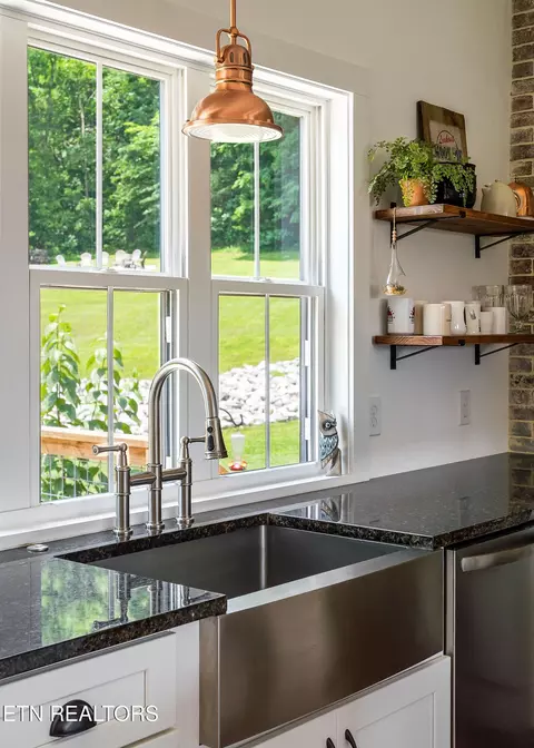Kitchen - 17124 Old Kentucky Rd, Walling, TN 38587 photo 6 of 8
