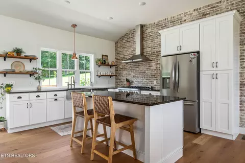 Kitchen - 17124 Old Kentucky Rd, Walling, TN 38587 photo 2 of 8
