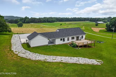 Exterior - 17124 Old Kentucky Rd, Walling, TN 38587 photo 13 of 17