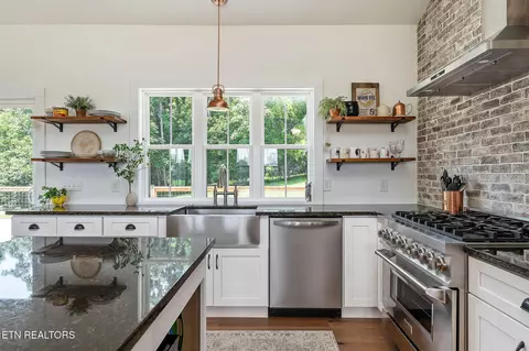 Kitchen - 17124 Old Kentucky Rd, Walling, TN 38587 photo 4 of 8