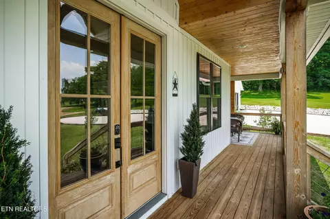 Exterior - 17124 Old Kentucky Rd, Walling, TN 38587 photo 10 of 17