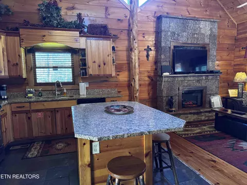 2738 Murray Ridge Rd, Sevierville, TN 37876