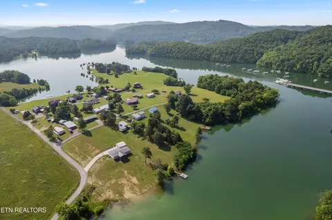 121 Lakeview Cir, Sharps Chapel, TN 37866