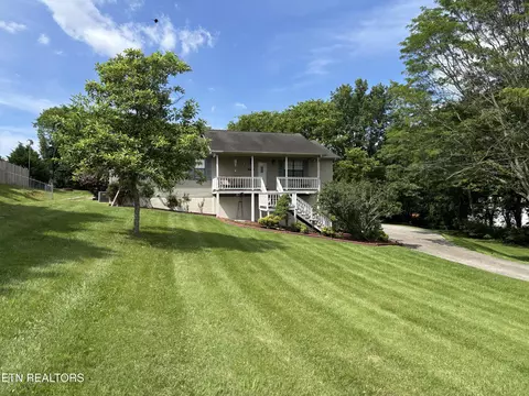 2726 Kentwood Dr, Kodak, TN 37764
