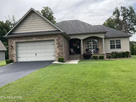 392 E Deer Creek Dr, Crossville, TN 38571