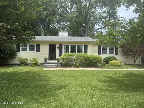 8001 Hayden Dr, Knoxville, TN 37919