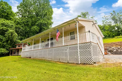 678 Ridge Rd, Caryville, TN 37714