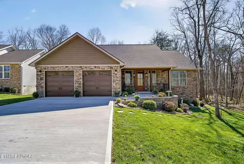 382 St George Dr, Crossville, TN 38558