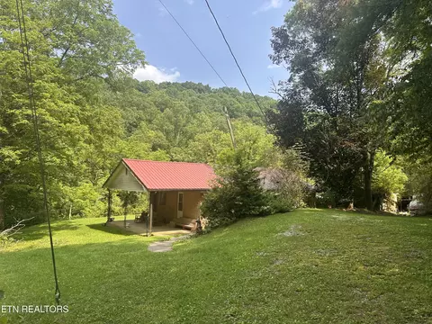 187 Van Huss Rd, Rose Hill, VA 24281