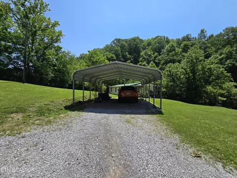 Exterior - 417 Ely Town Rd, Dryden, VA 24243 photo 4 of 9