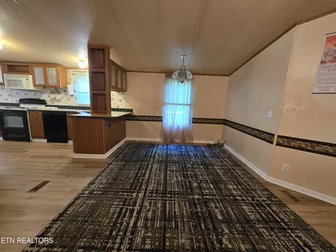 Dining - 417 Ely Town Rd, Dryden, VA 24243 photo 2 of 2
