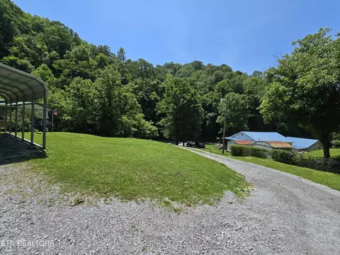 Exterior - 417 Ely Town Rd, Dryden, VA 24243 photo 8 of 9