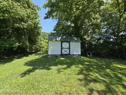 Exterior - 417 Ely Town Rd, Dryden, VA 24243 photo 3 of 9