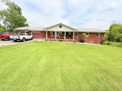Exterior - 709 Balmoral Rd, Middlesboro, KY 40965 photo 3 of 12