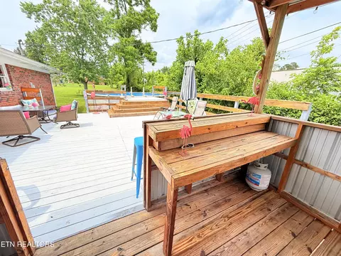 Exterior - 709 Balmoral Rd, Middlesboro, KY 40965 photo 10 of 12