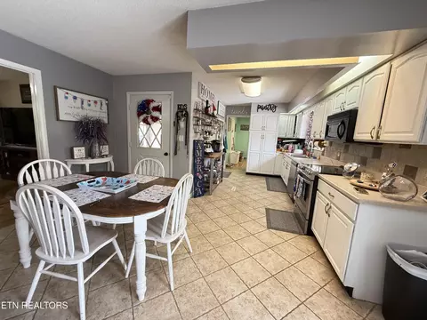 Kitchen - 709 Balmoral Rd, Middlesboro, KY 40965 photo 3 of 3