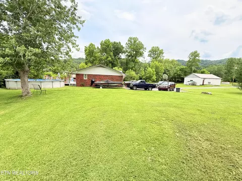 Exterior - 709 Balmoral Rd, Middlesboro, KY 40965 photo 6 of 12