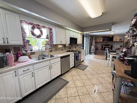 Kitchen - 709 Balmoral Rd, Middlesboro, KY 40965 photo 1 of 3