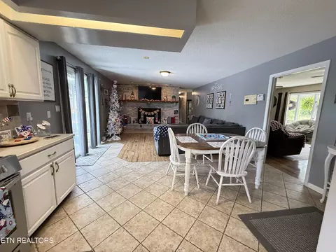 Kitchen - 709 Balmoral Rd, Middlesboro, KY 40965 photo 2 of 3
