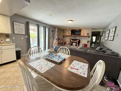 Dining - 709 Balmoral Rd, Middlesboro, KY 40965 photo 1 of 1