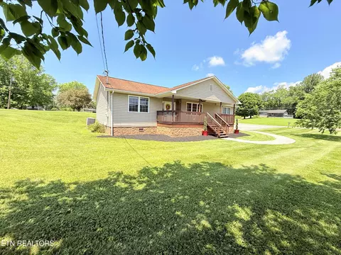330 Dinsmore Rd, Dryden, VA 24243