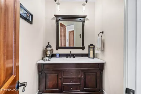 Bath - 140 Chickadee Cir, Vonore, TN 37885 photo 1 of 5