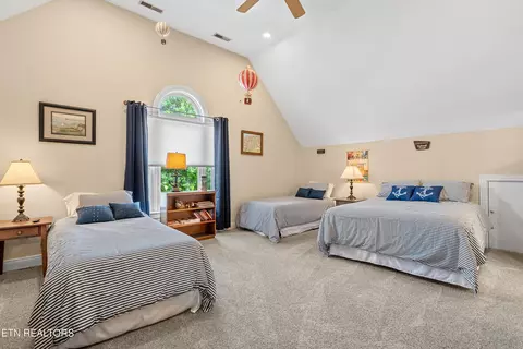 Bedroom - 140 Chickadee Cir, Vonore, TN 37885 photo 4 of 5