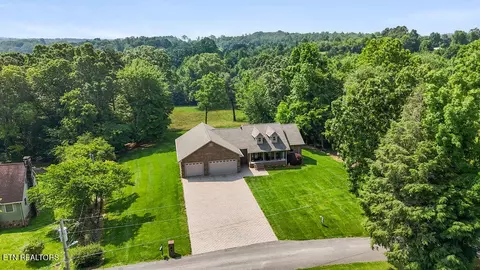 212 Walker Ave, Rockwood, TN 37854