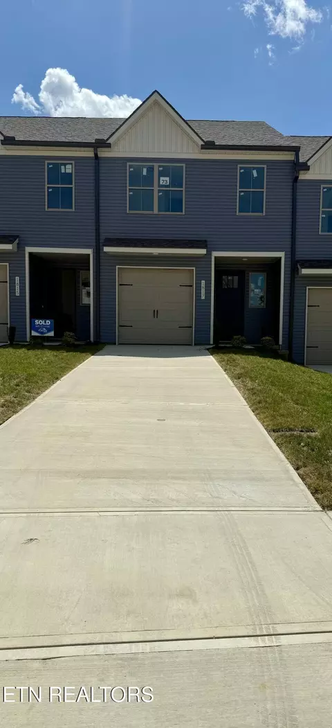 1817 Bennett Village Dr, Maryville, TN 37804